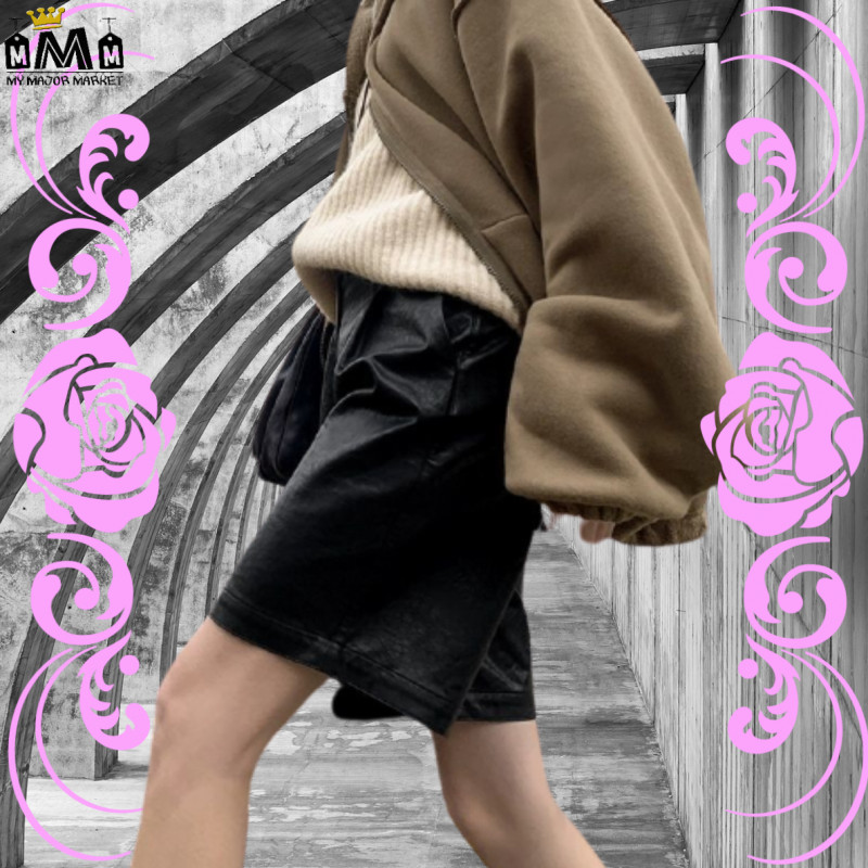 SHORT TAILLE HAUTE - IMITATION CUIR & TRENDY - SAISON 2022 - 39.99 € | my major market SHORT TAILLE HAUTE - IMITATION CUIR & TRENDY - SAISON 2022 - 39.99 € | my major market